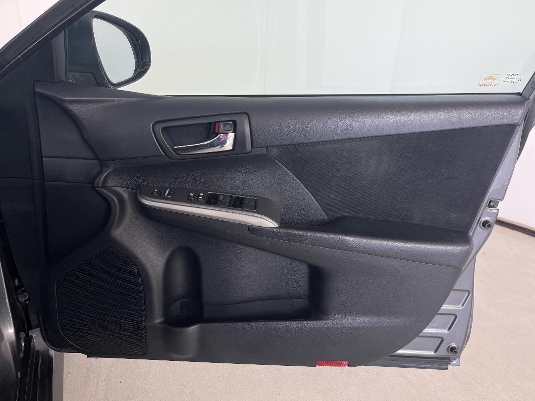 Photo '15' of Toyota Camry Photo '15' of Toyota Camry