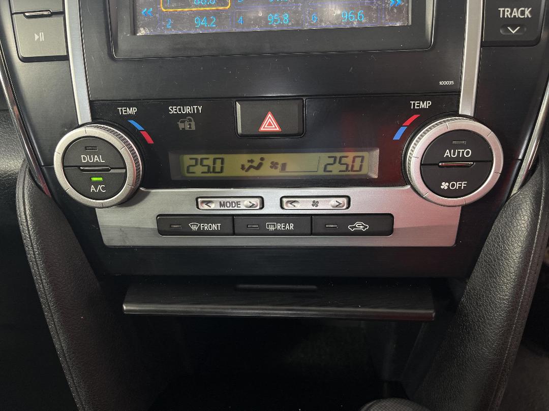 Photo '28' of Toyota Camry Photo '28' of Toyota Camry