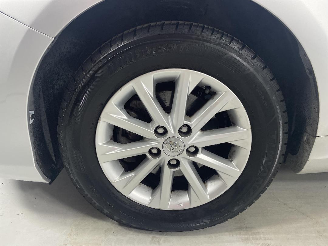 Photo '10' of Toyota Camry