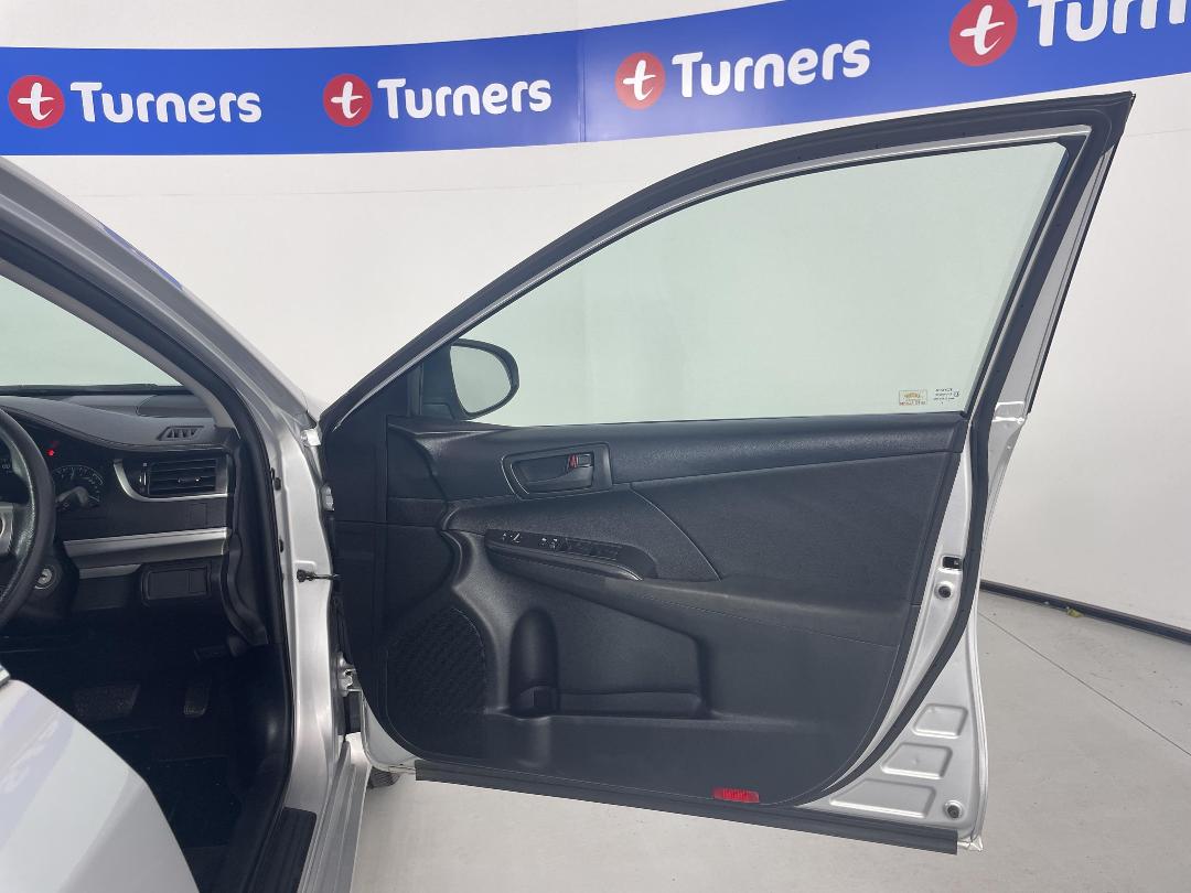 Photo '15' of Toyota Camry