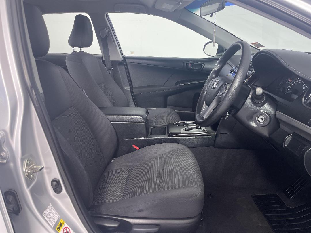 Photo '16' of Toyota Camry