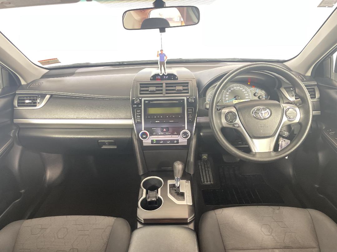 Photo '17' of Toyota Camry