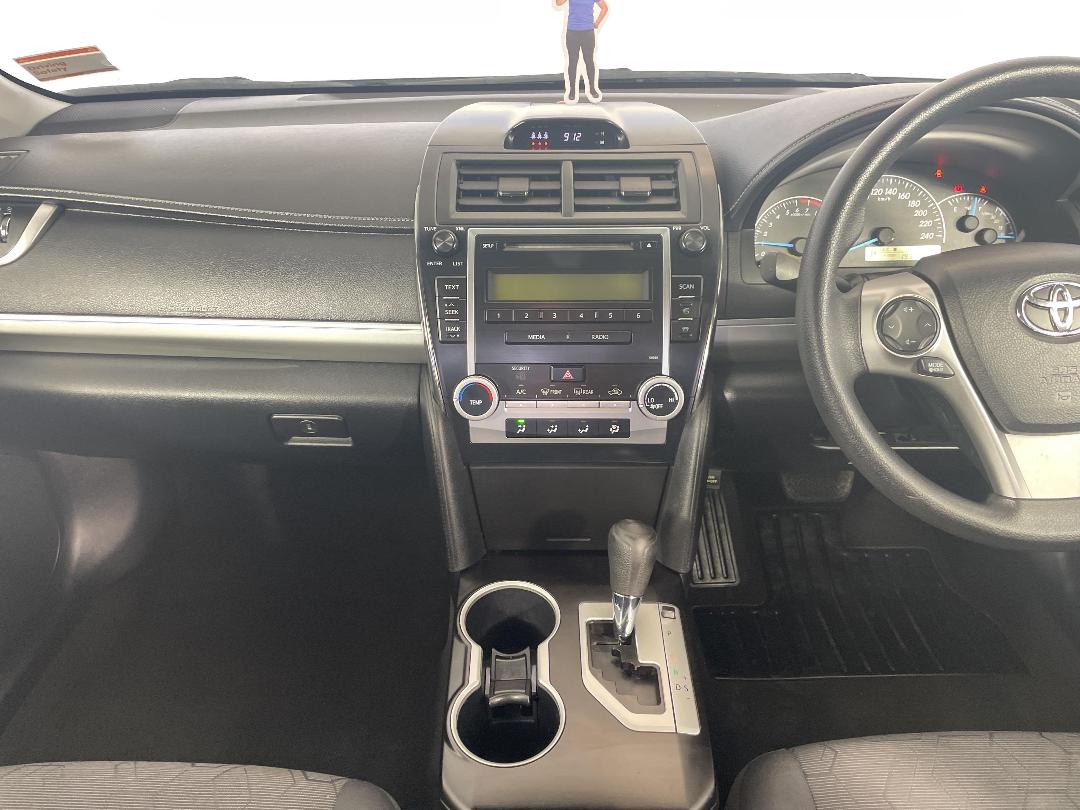 Photo '18' of Toyota Camry