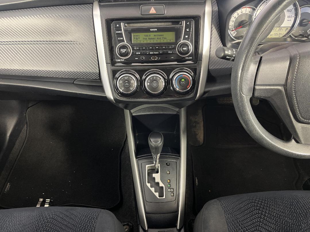 Photo '18' of Toyota Corolla