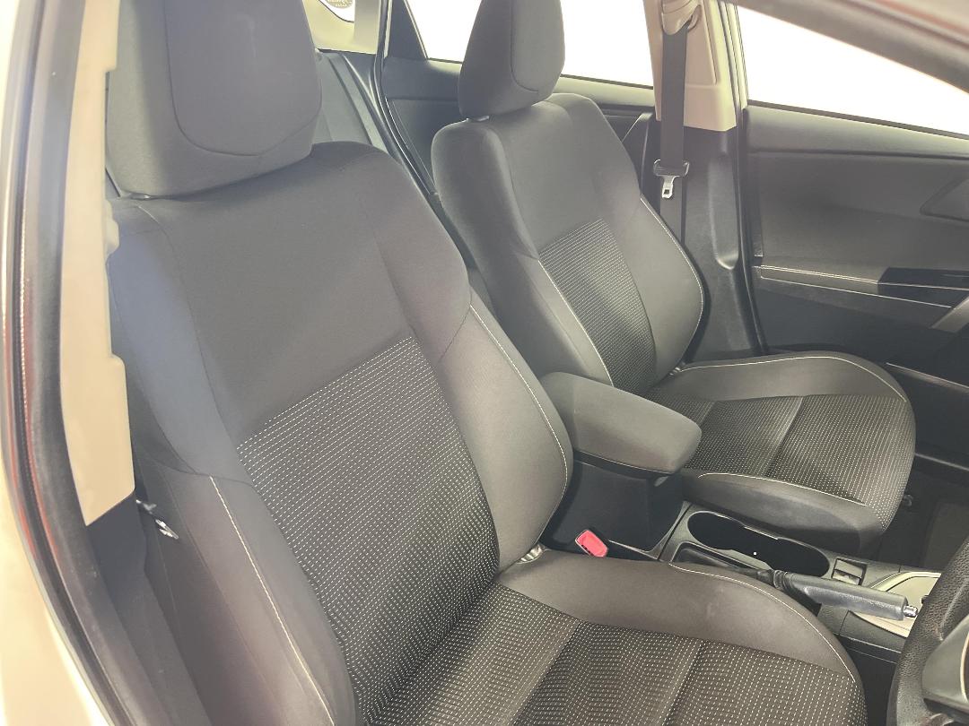 Photo '16' of Toyota Corolla