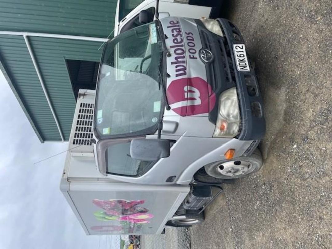 Photo '10' of Toyota Dyna Box Body Chiller