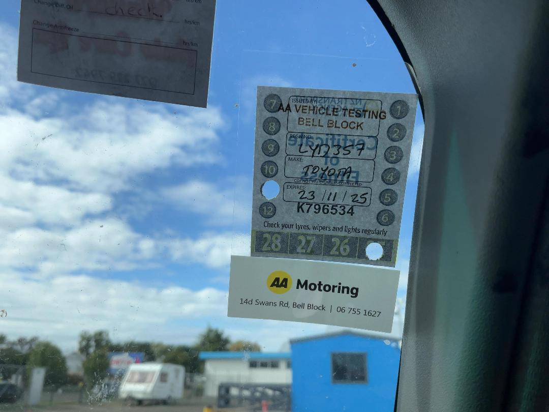 Photo '45' of Toyota Dyna Box Body