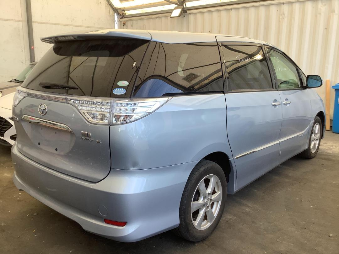 Photo '4' of Toyota Estima X HV E-4
