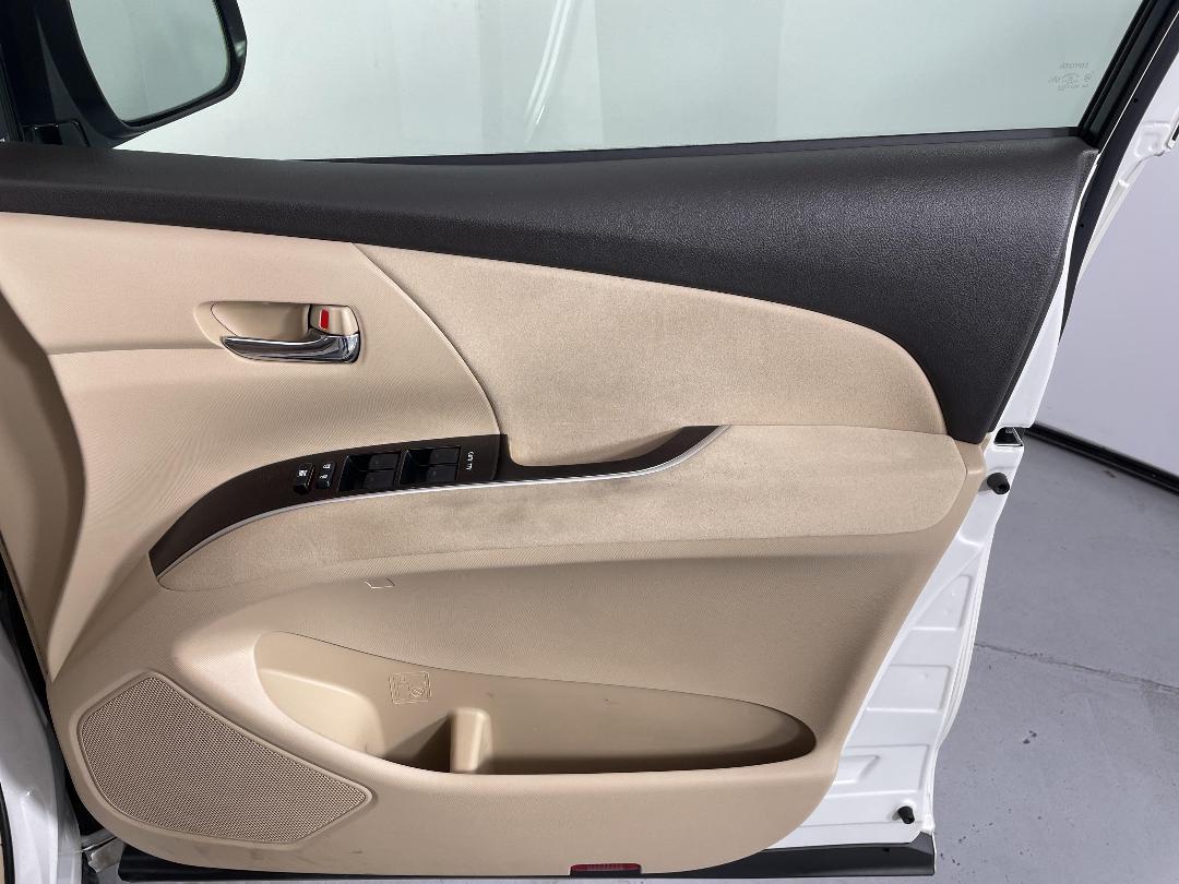 Photo '15' of Toyota Estima Photo '15' of Toyota Estima