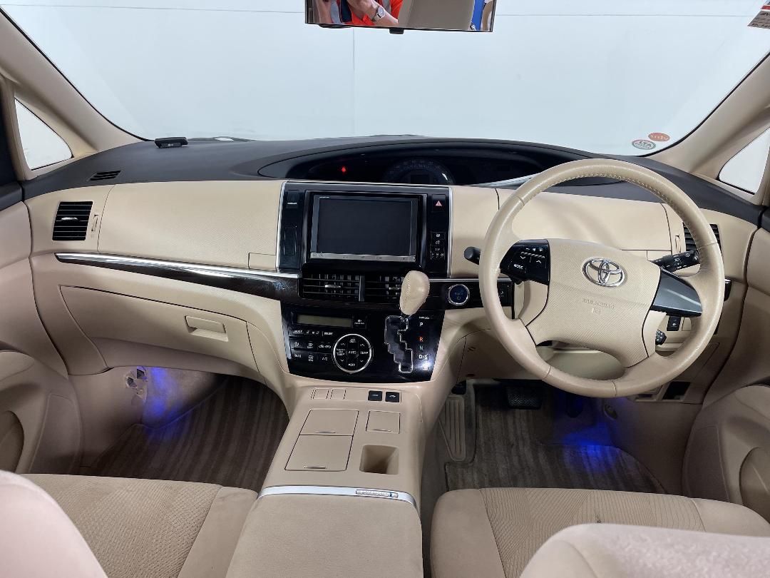 Photo '17' of Toyota Estima Photo '17' of Toyota Estima