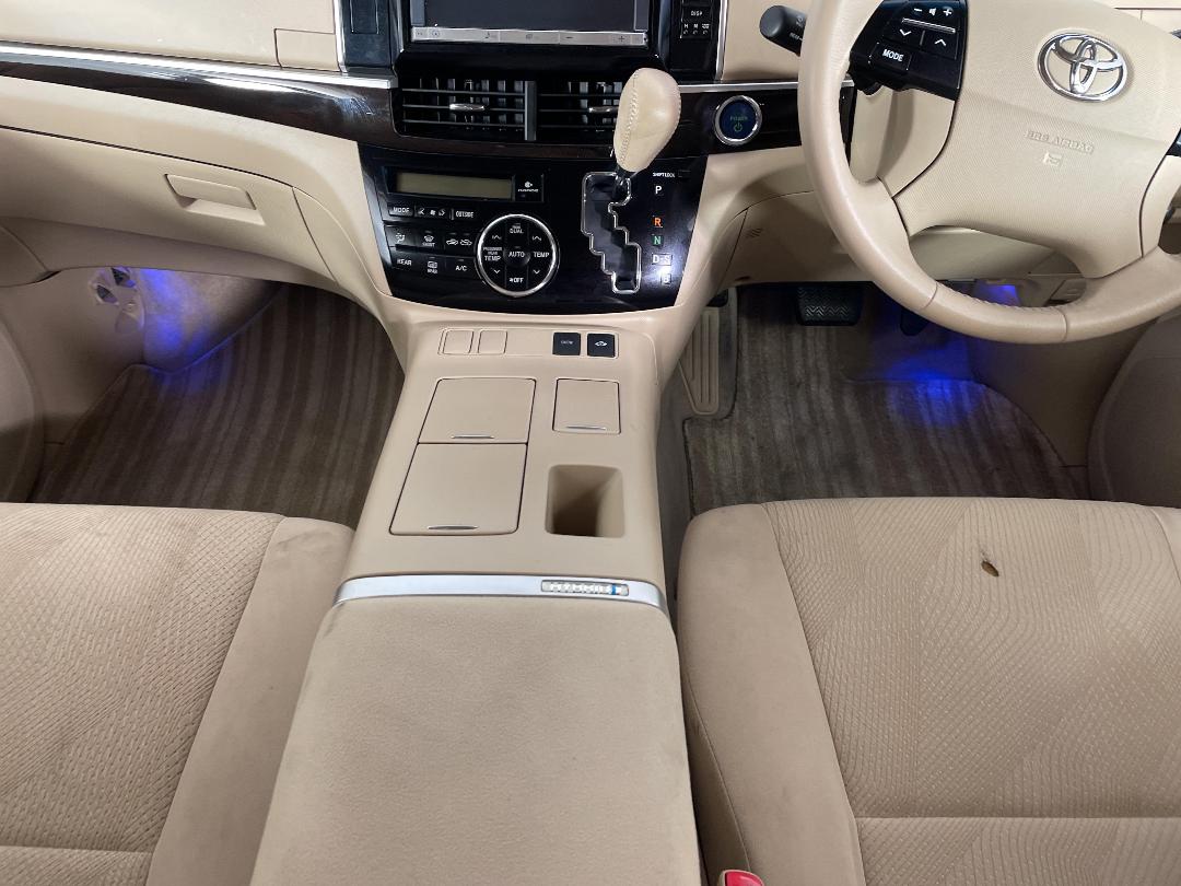 Photo '18' of Toyota Estima Photo '18' of Toyota Estima