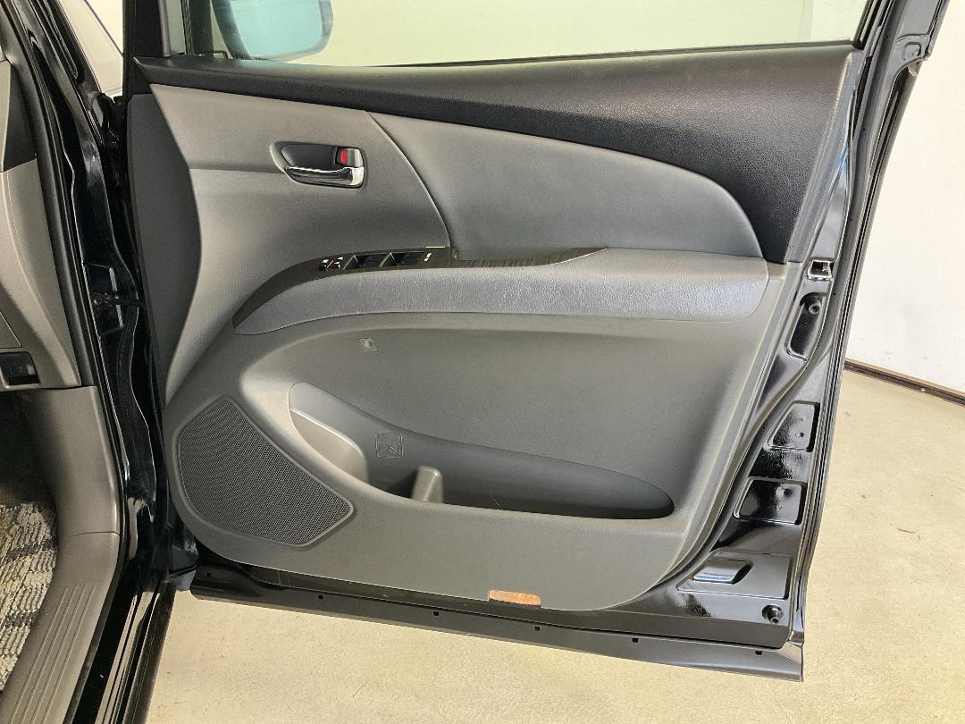 Photo '15' of Toyota Estima Photo '15' of Toyota Estima