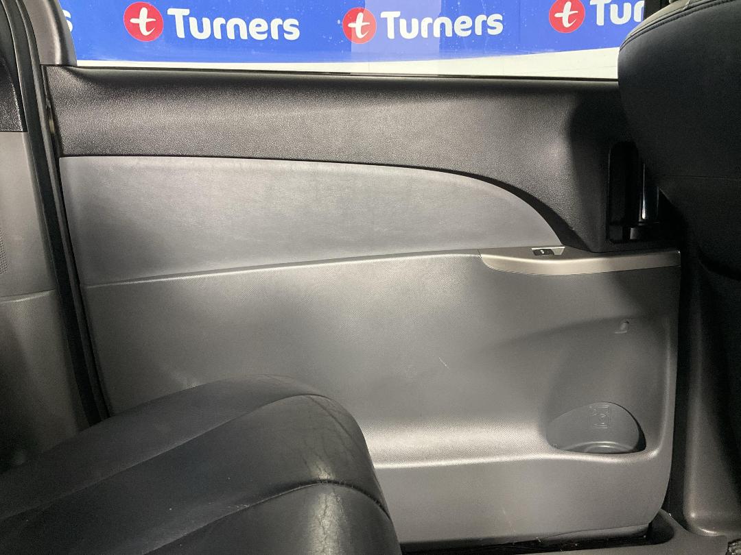 Photo '19' of Toyota Estima Photo '19' of Toyota Estima