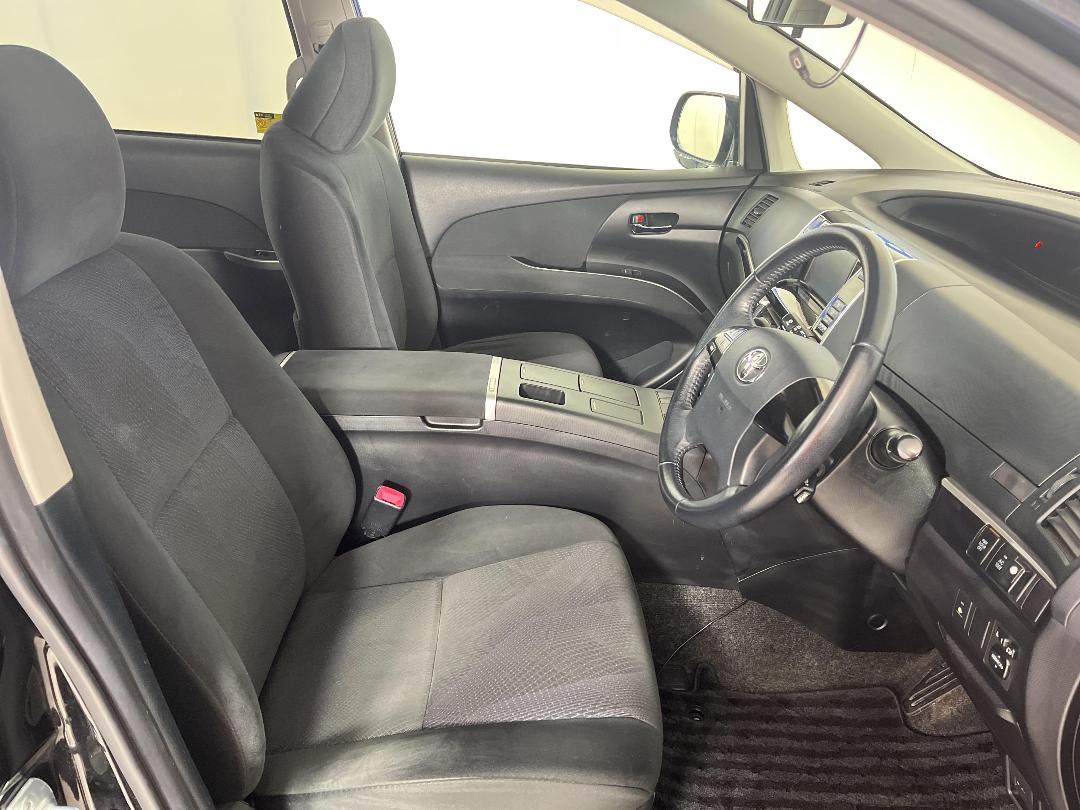 Photo '16' of Toyota Estima Photo '16' of Toyota Estima