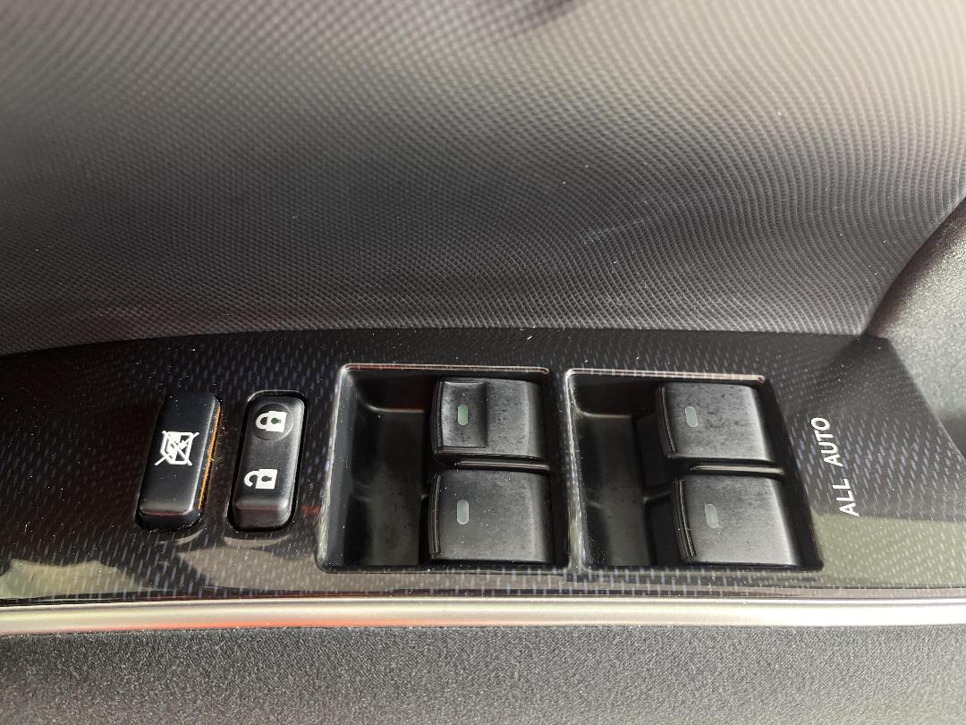 Photo '25' of Toyota Estima Photo '25' of Toyota Estima