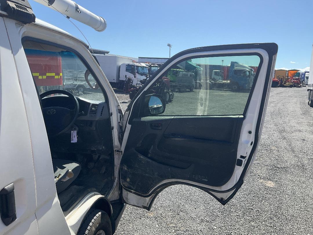 Photo '15' of Toyota Hiace Photo '15' of Toyota Hiace