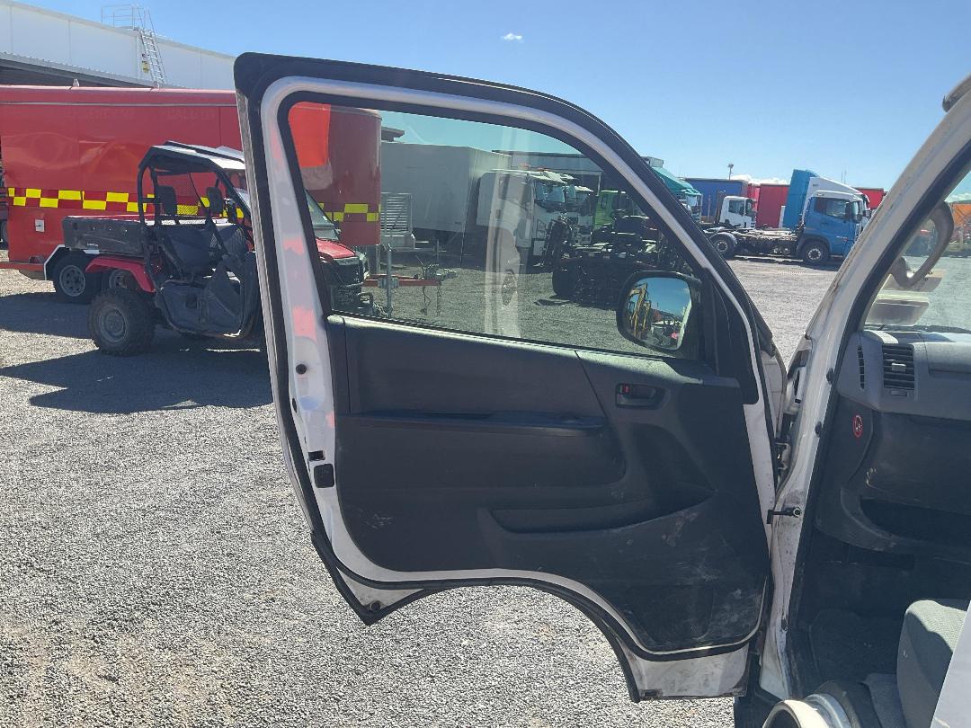 Photo '19' of Toyota Hiace Photo '19' of Toyota Hiace