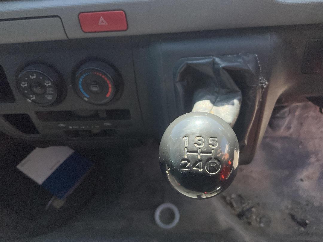 Photo '24' of Toyota Hiace Photo '24' of Toyota Hiace