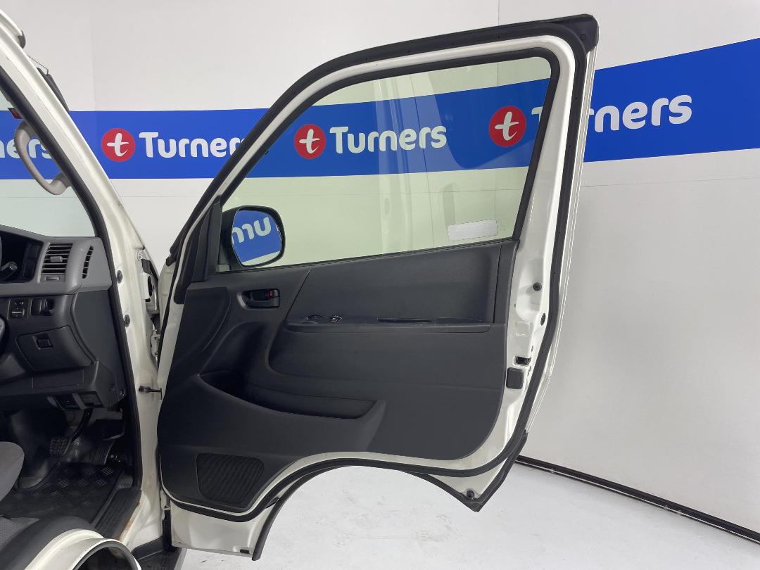 Photo '15' of Toyota Hiace