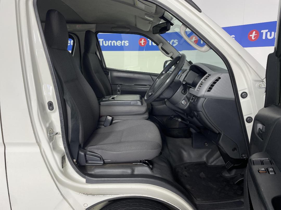 Photo '16' of Toyota Hiace