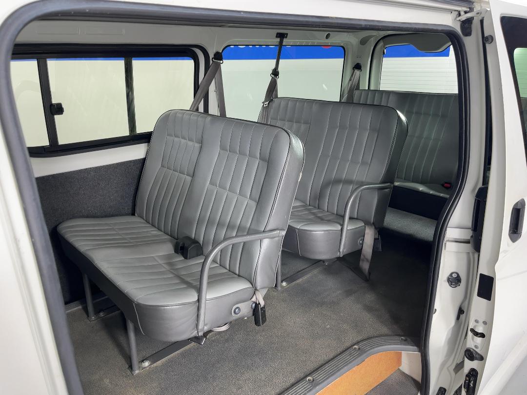 Photo '24' of Toyota Hiace