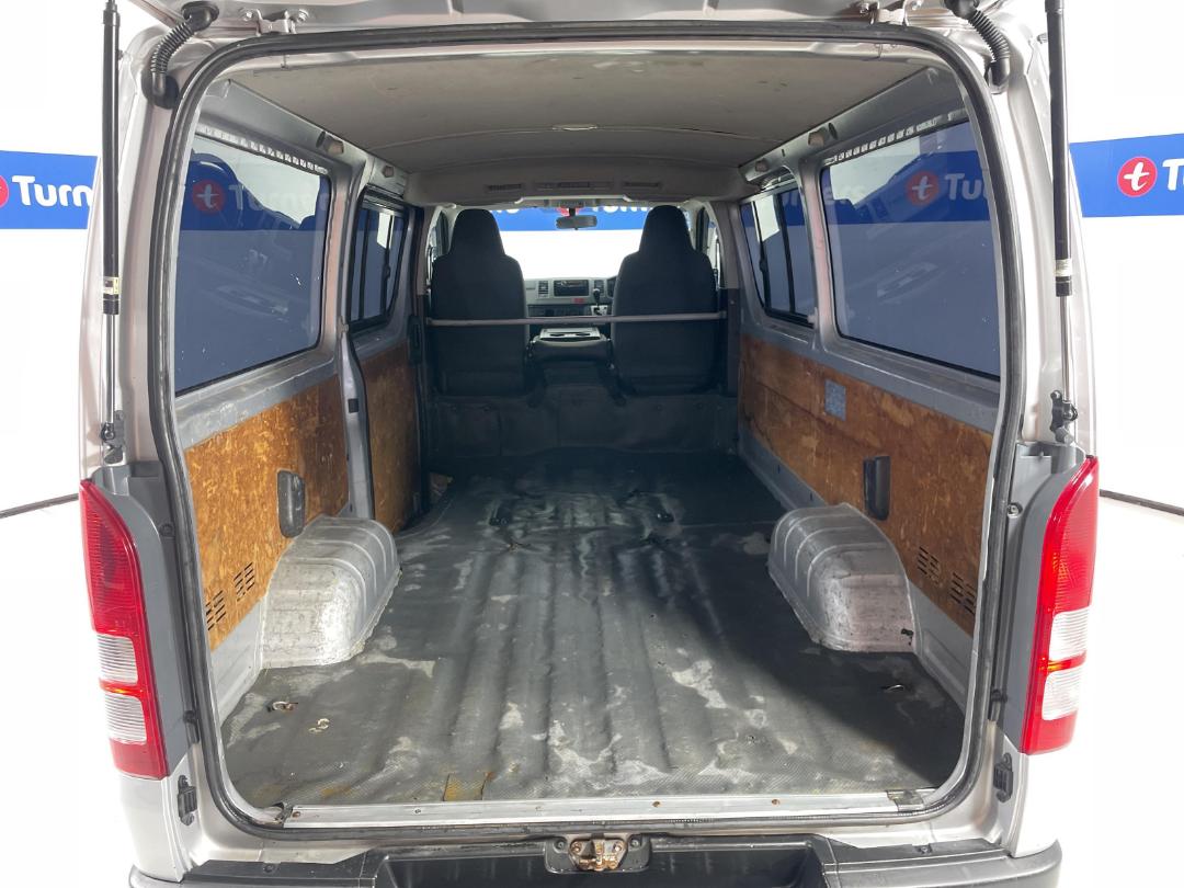 Photo '14' of Toyota Hiace