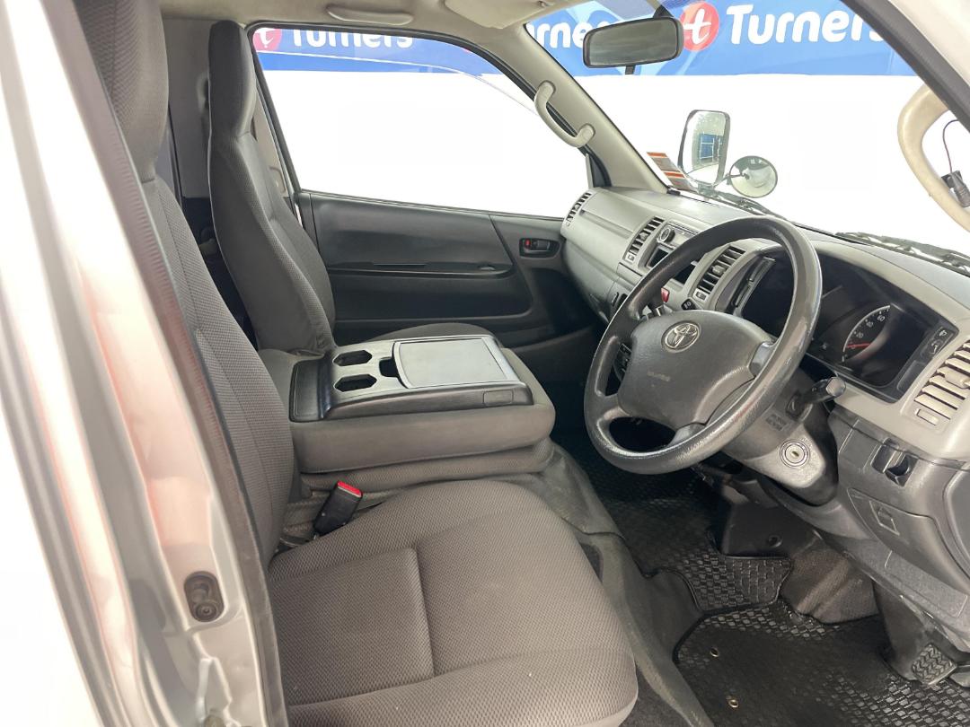 Photo '16' of Toyota Hiace