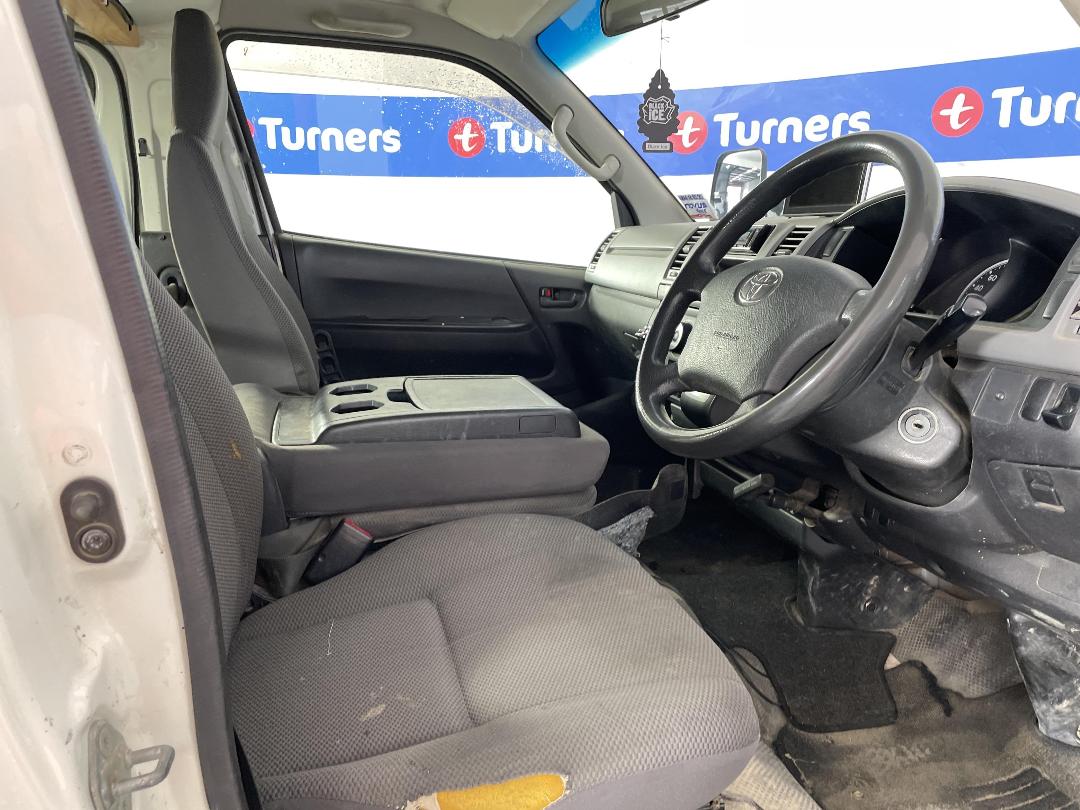 Photo '16' of Toyota Hiace Photo '16' of Toyota Hiace