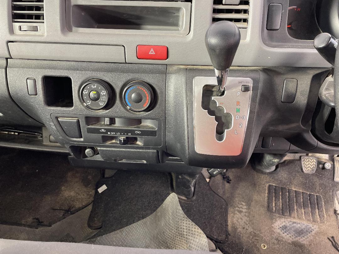 Photo '18' of Toyota Hiace Photo '18' of Toyota Hiace