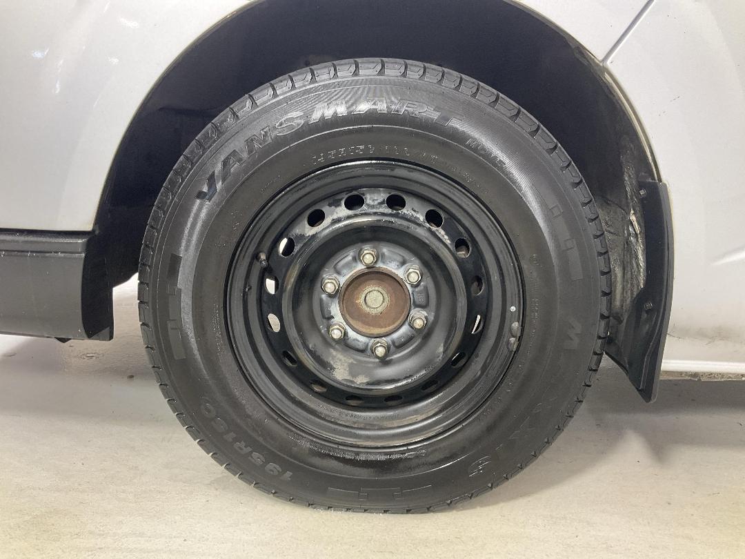 Photo '10' of Toyota Hiace