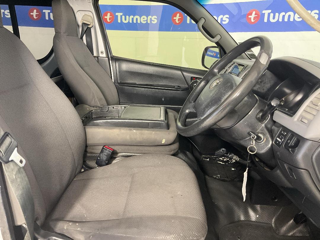 Photo '16' of Toyota Hiace