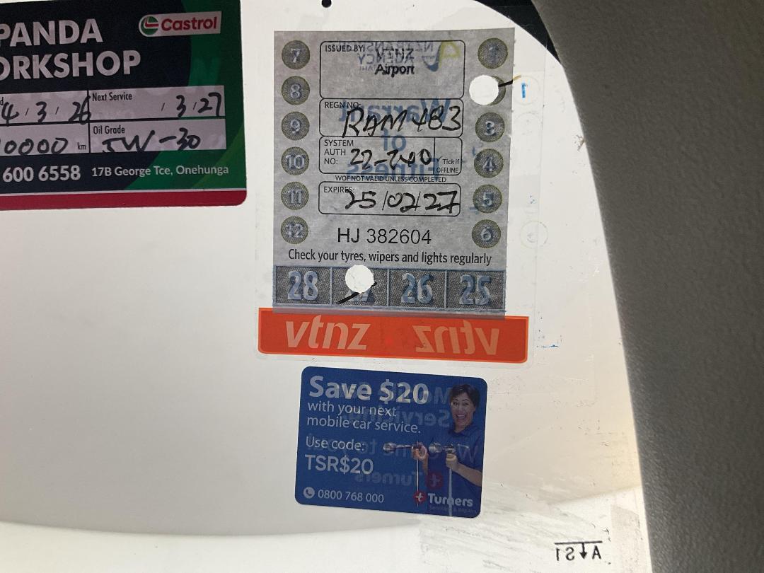 Photo '23' of Toyota Hiace