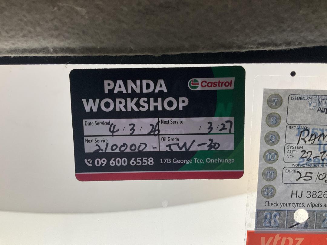 Photo '24' of Toyota Hiace