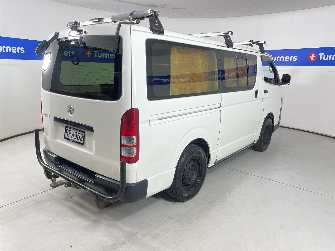 Photo '7' of Toyota Hiace