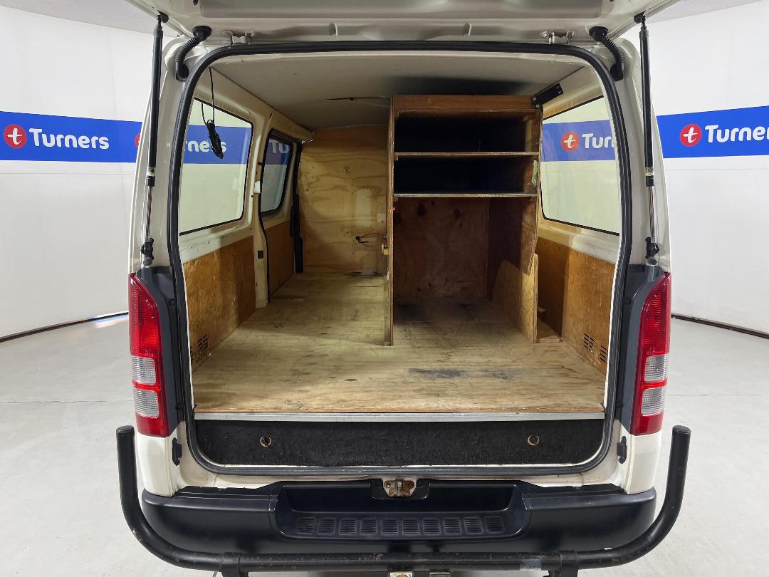 Photo '14' of Toyota Hiace