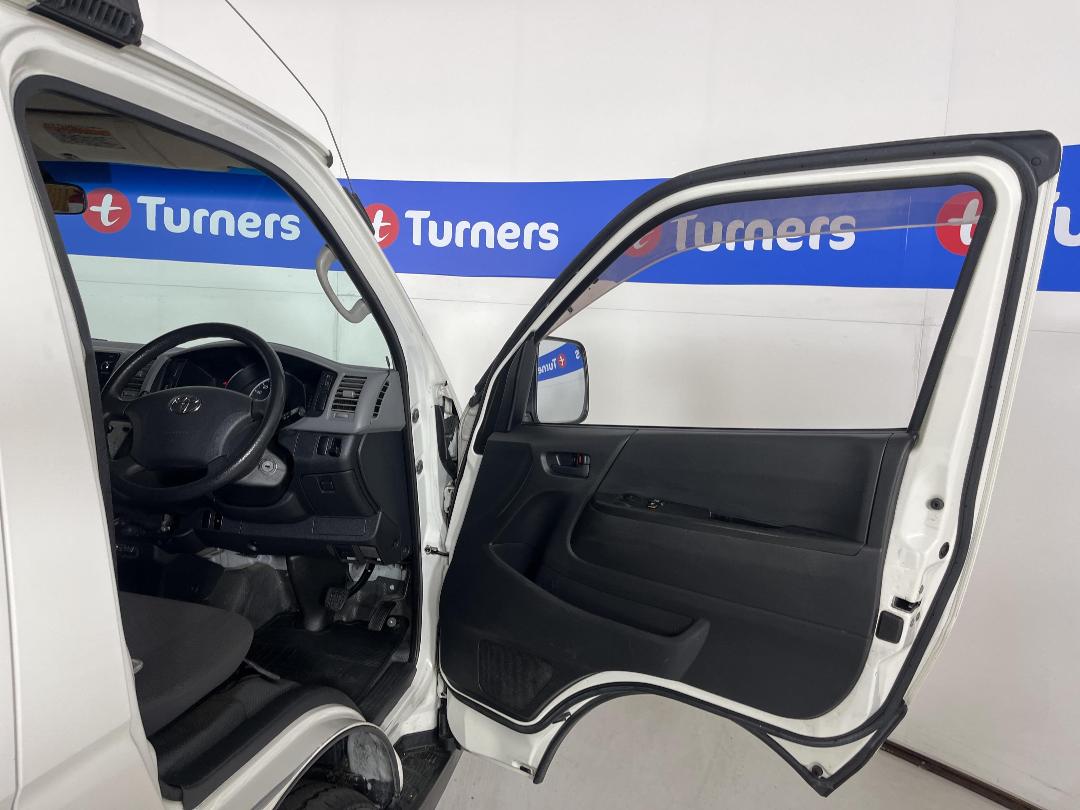 Photo '15' of Toyota Hiace