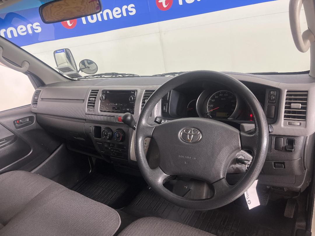 Photo '17' of Toyota Hiace