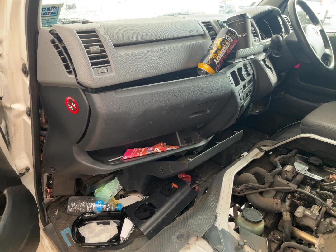 Photo '14' of Toyota Hiace ZL TD