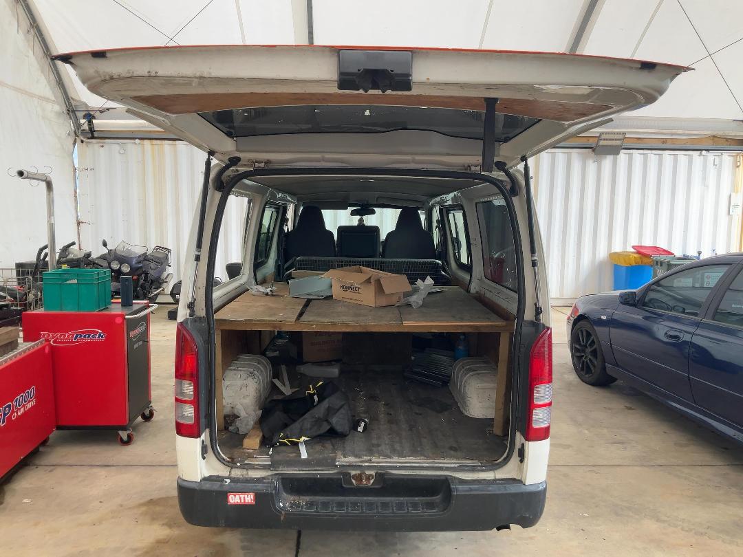 Photo '16' of Toyota Hiace ZL TD