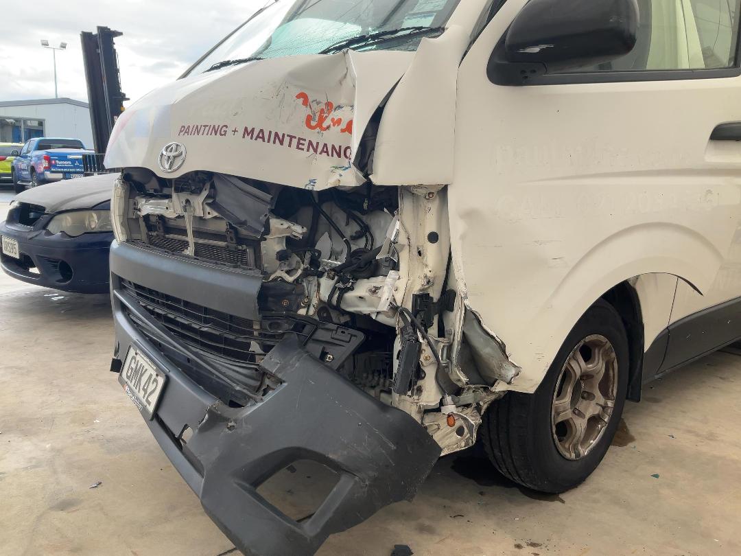 Photo '17' of Toyota Hiace ZL TD