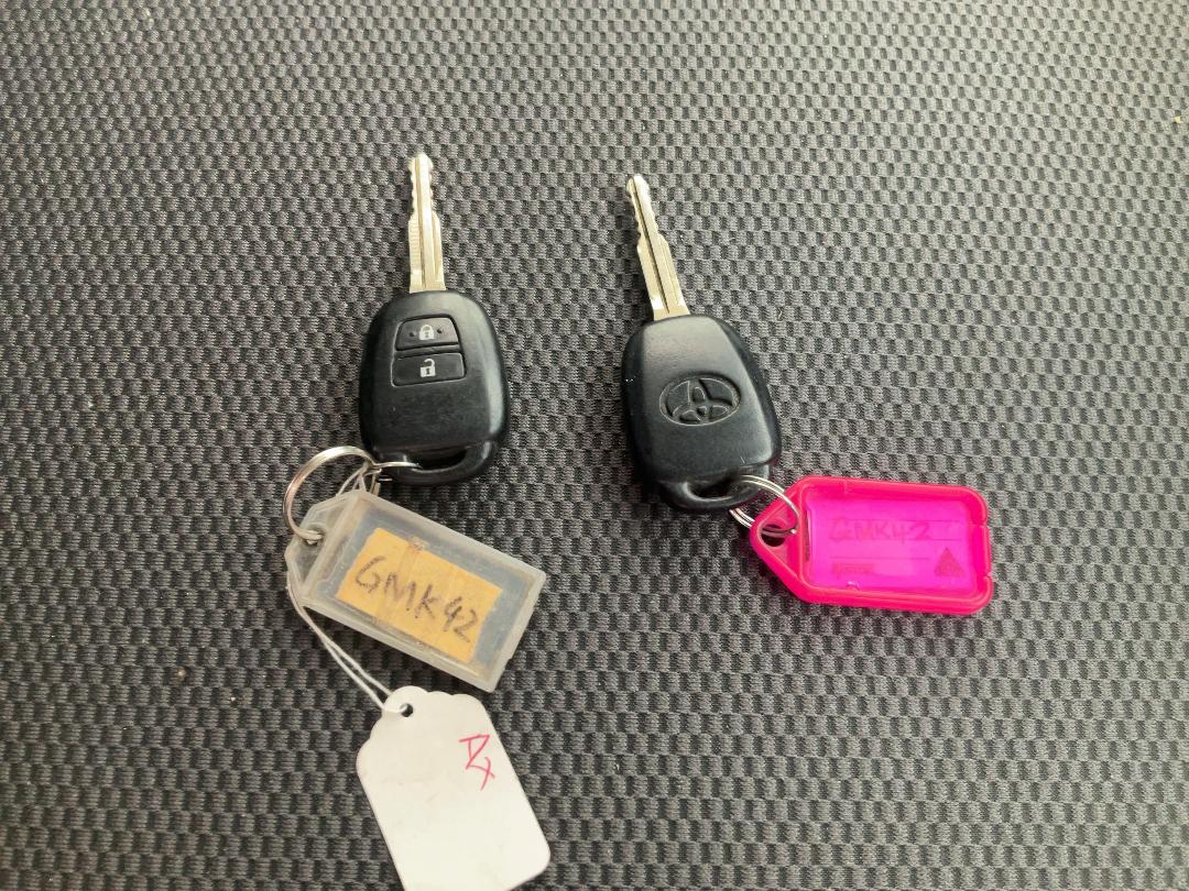 Photo '21' of Toyota Hiace ZL TD