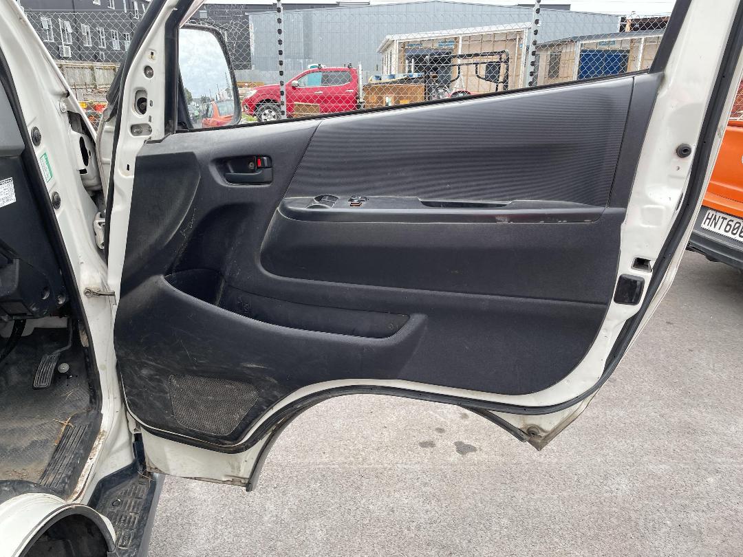 Photo '13' of Toyota Hiace