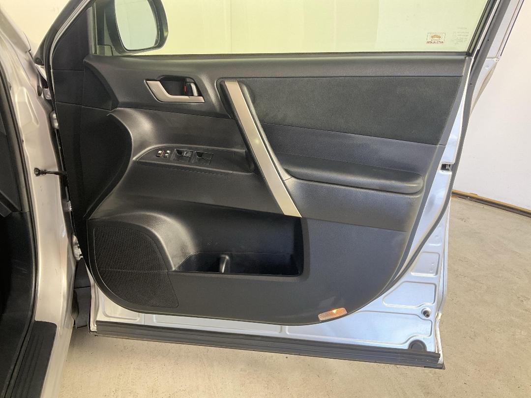 Photo '15' of Toyota Highlander Photo '15' of Toyota Highlander