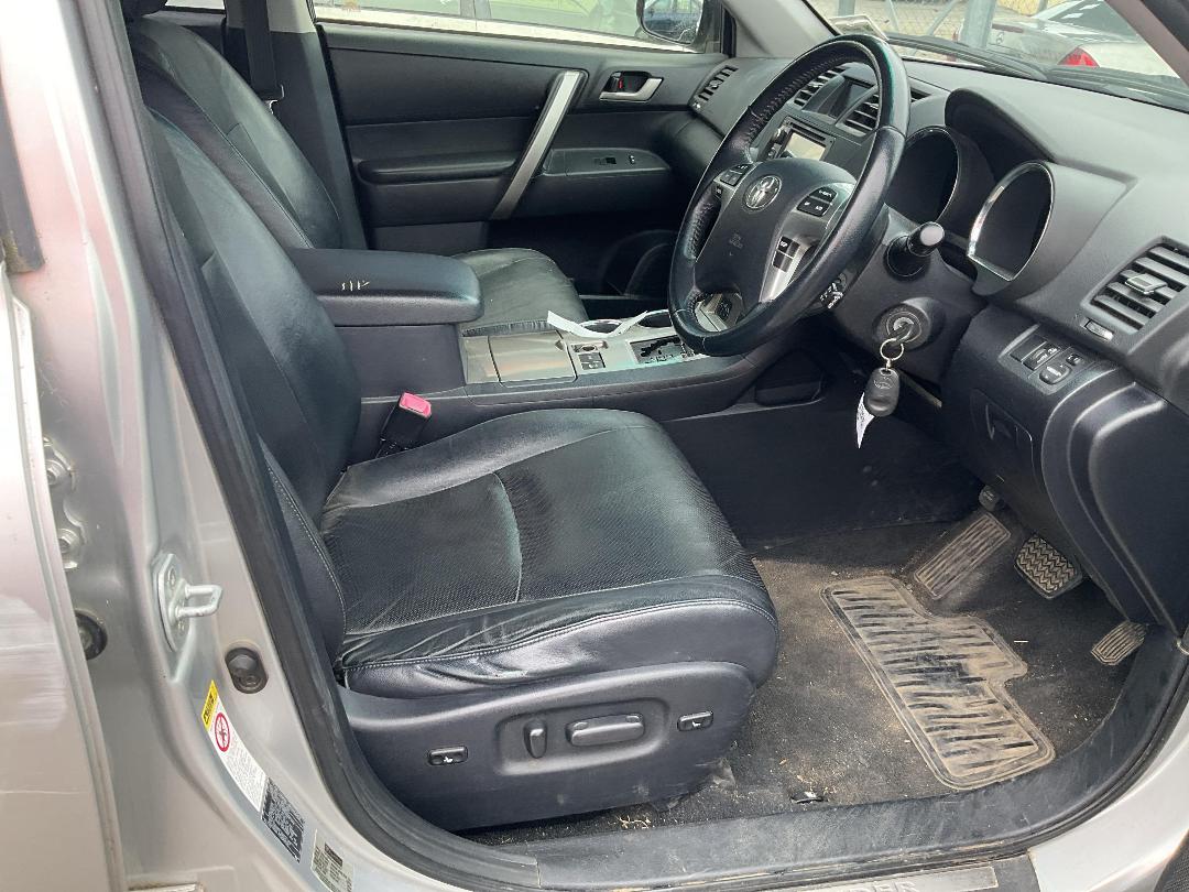 Photo '14' of Toyota Highlander LTD WGN5 Photo '14' of Toyota Highlander LTD WGN5