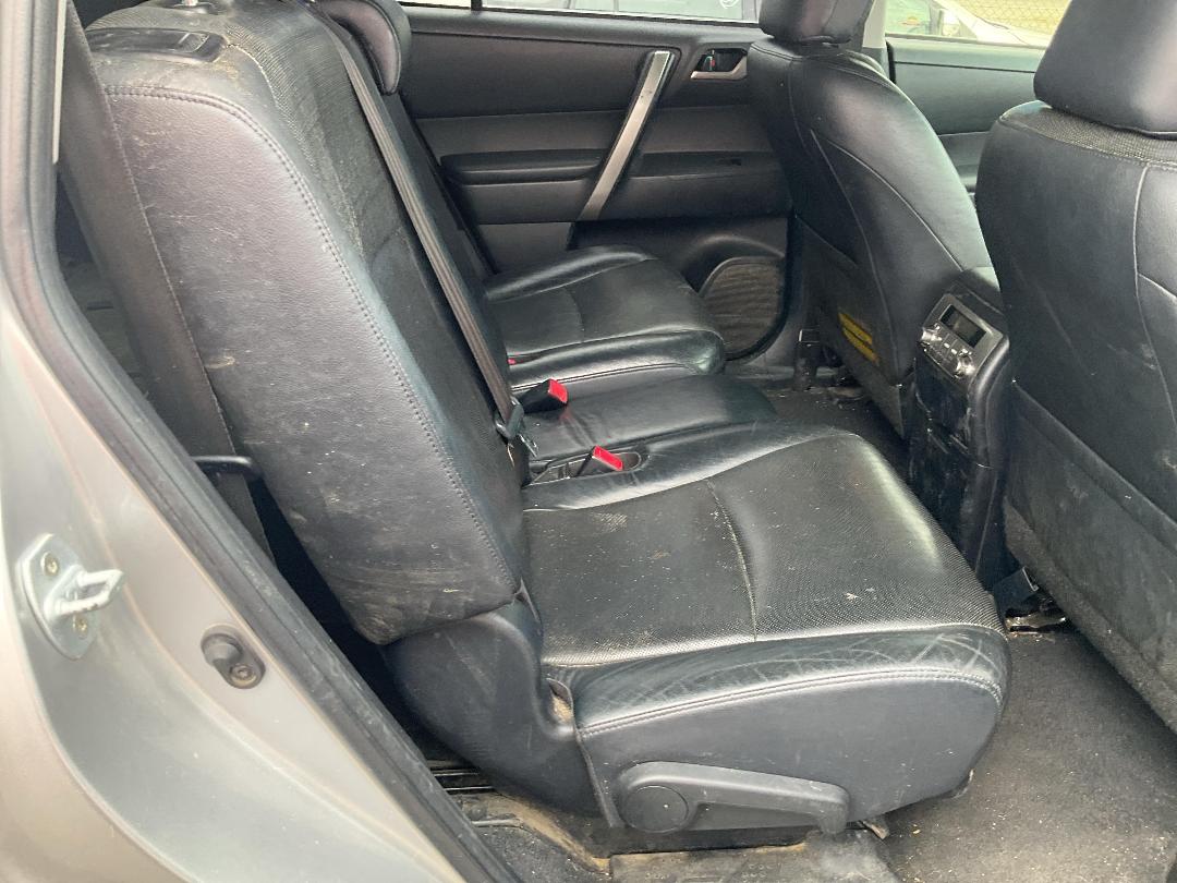 Photo '15' of Toyota Highlander LTD WGN5 Photo '15' of Toyota Highlander LTD WGN5