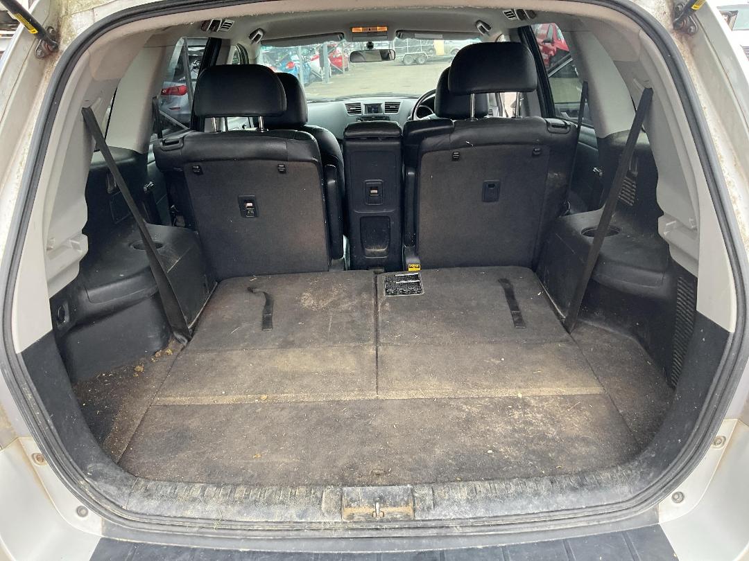 Photo '16' of Toyota Highlander LTD WGN5 Photo '16' of Toyota Highlander LTD WGN5