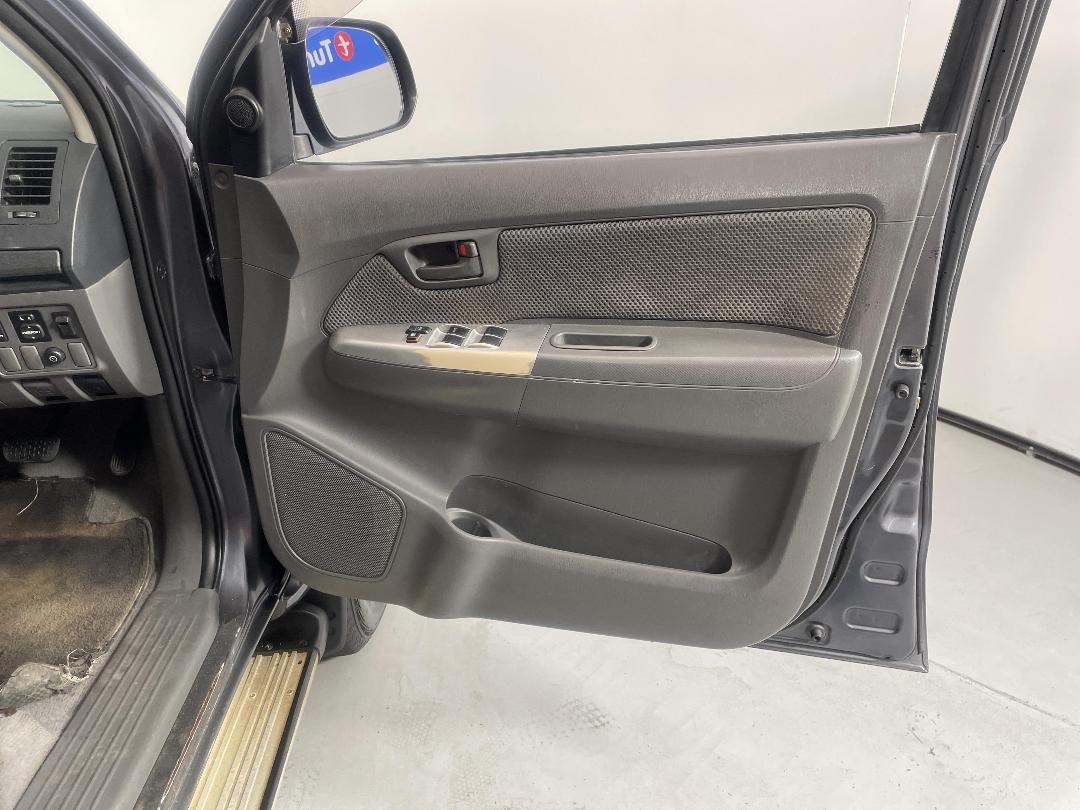 Photo '14' of Toyota Hilux