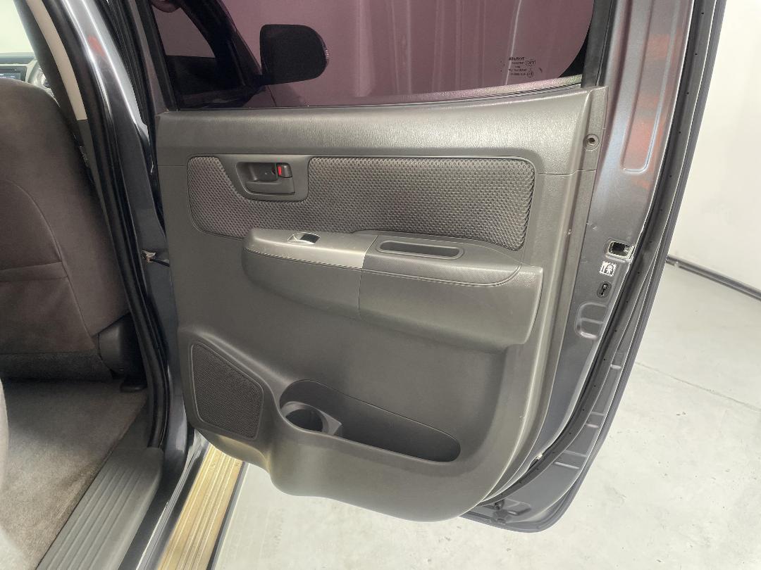 Photo '18' of Toyota Hilux