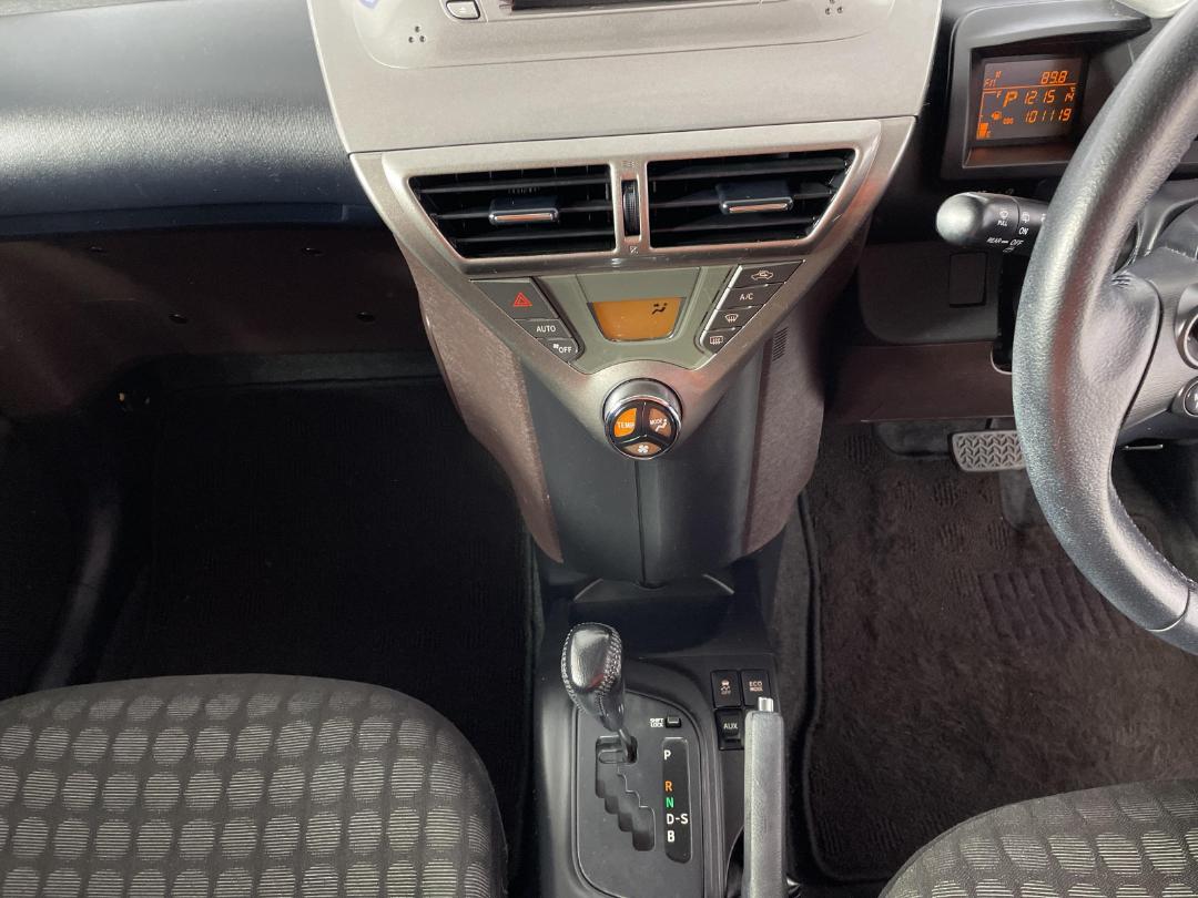 Photo '18' of Toyota IQ Photo '18' of Toyota IQ