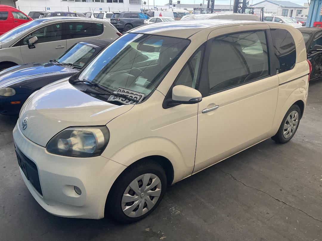 Photo '4' of Toyota Porte Photo '4' of Toyota Porte